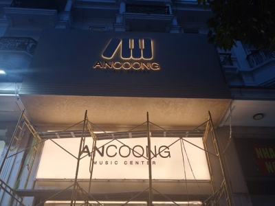 Hướng dẫn chọn chất liệu làm bảng hiệu phù hợp với ngân sách.