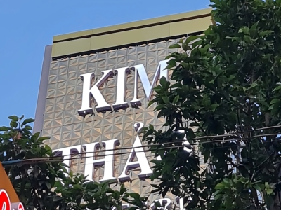 Tại sao các thương hiệu lớn sẵn sàng chi hàng trăm triệu cho bảng hiệu?