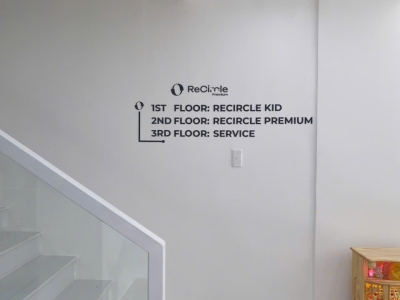 Tại sao mọi shop thời trang đều ưu tiên dùng bảng hiệu chữ nổi?