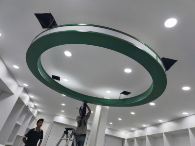 Tại sao mọi shop thời trang đều ưu tiên dùng bảng hiệu chữ nổi?