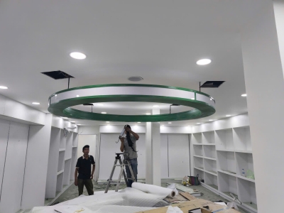 Tại sao mọi shop thời trang đều ưu tiên dùng bảng hiệu chữ nổi?