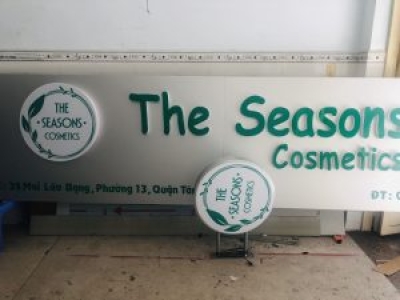 Bí mật đằng sau những bảng hiệu "nhìn là muốn vào mua".