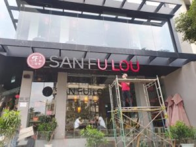 Bí mật đằng sau những bảng hiệu "nhìn là muốn vào mua".