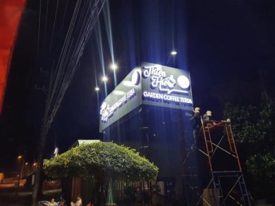 Tại sao bảng hiệu Alu lại là "vua" của các loại mặt dựng?