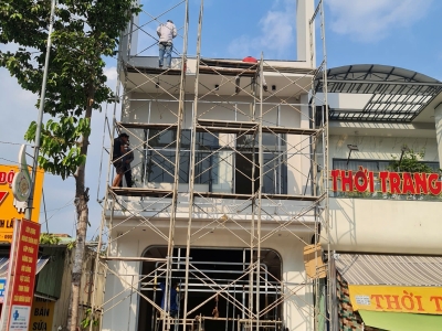 Tại sao các thương hiệu lớn sẵn sàng chi hàng trăm triệu cho bảng hiệu?