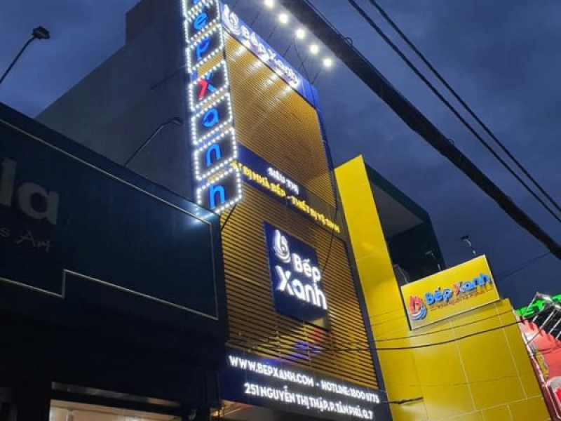 Mặt dựng Alu + Thanh Lam