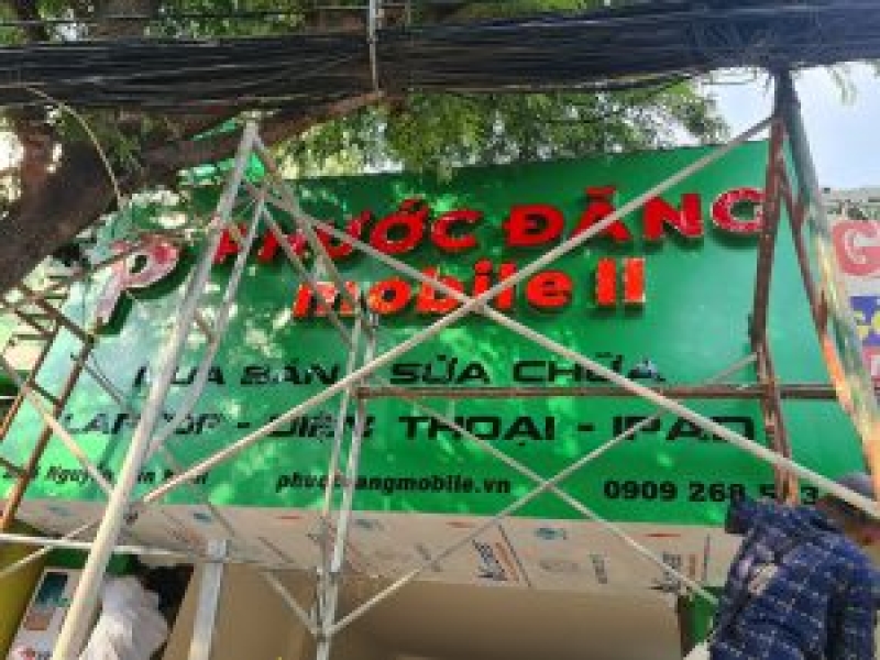 Bảng hiệu chữ nổi – mặt dựng Alu