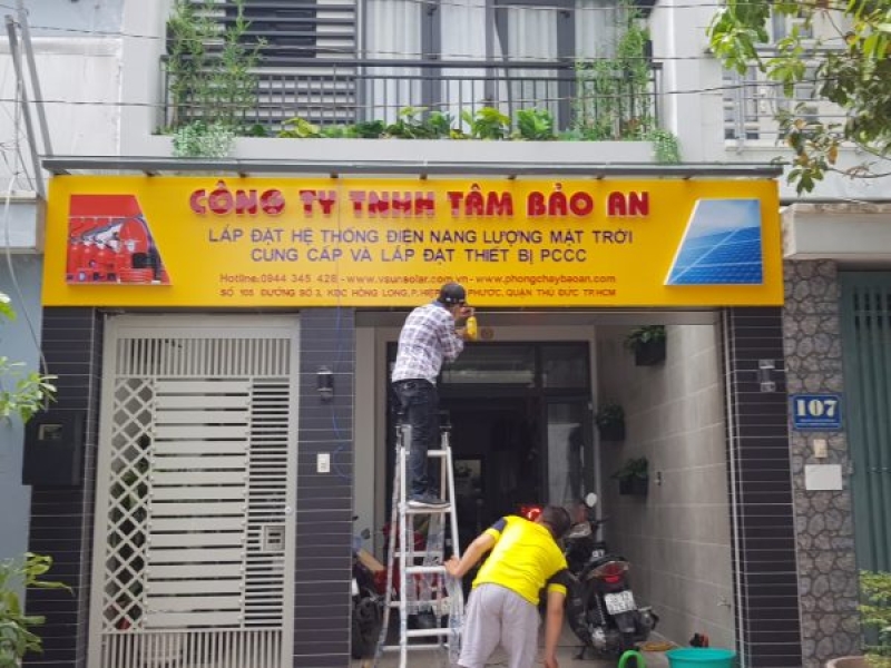 Mặt dựng Alu + Thanh Lam