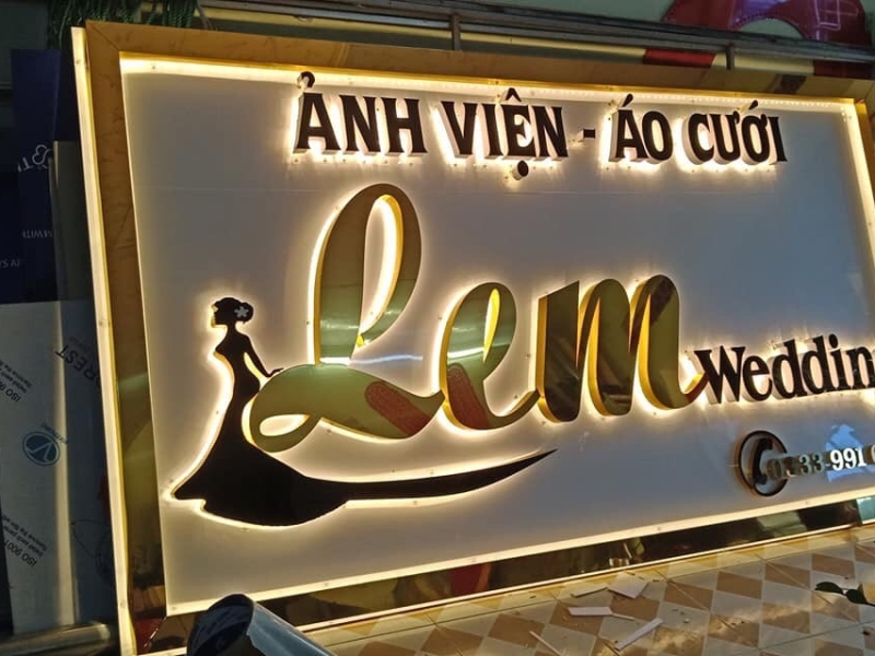 Mặt dựng Alu + Thanh Lam